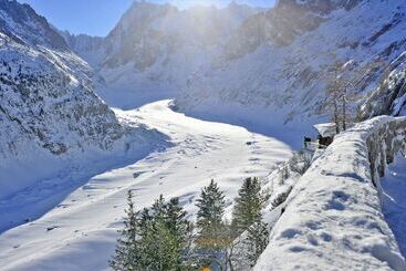 اقامتگاه Village Vacances La Forêt Des Tines
