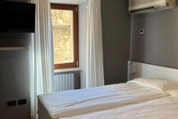 هتل Albergo All'ancora