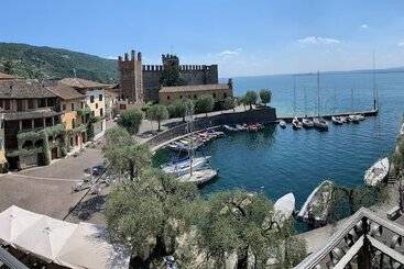 هتل Albergo Gardesana