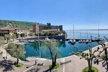 هتل Albergo Gardesana