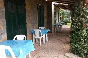 هتل Albergo Ristorante Lucciola