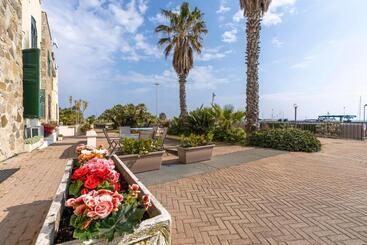 هتل Albergo Ristorante Lucciola