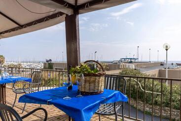 هتل Albergo Ristorante Lucciola