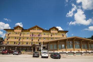 Hotel Caminetto Mountain Resort