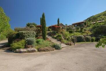 هتل Domaine Saint Esteve