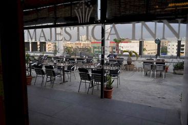 호텔 Majestica Inn