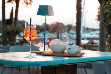 هتل Club Del Sole Resort Tenuta Primero