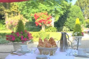 پانسیون Le Tardif, Noble Guesthouse