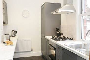 7 Monkmoor Road