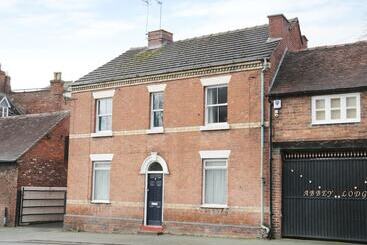 7 Monkmoor Road