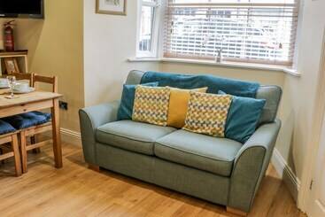 Apartment 6