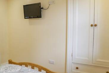 Apartment 6