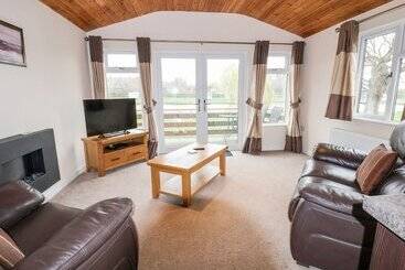Oak Lodge