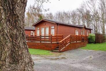Oak Lodge