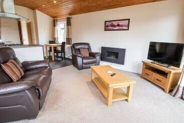 Oak Lodge