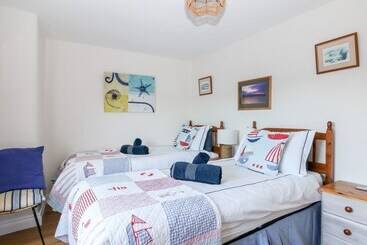 Pier Cottage