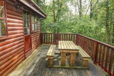 Acorn Lodge