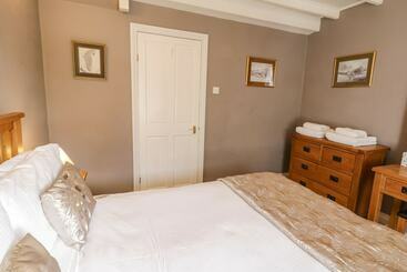 Bannister Cottage