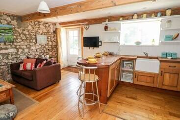 Beekeeper S Cottage