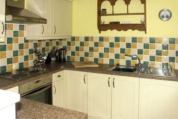 Cwm Derw Cottage
