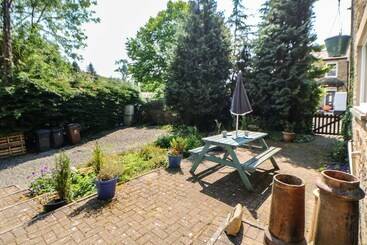 Hollie Cottage