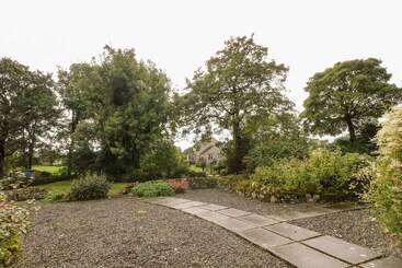 Manifold Cottage