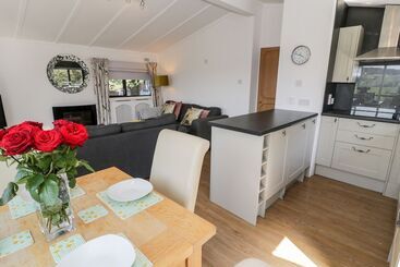 Summertime Lodge