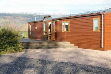 The Four Oaks Chalet