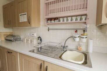 茅舍 The Wesley Apartment