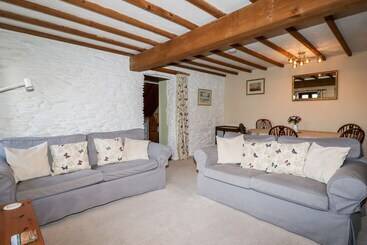 4 Mowhay Cottages