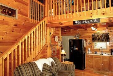 קוטג'' A Bit Of Heaven   2 Bedrooms, 2 Baths, Sleeps 8 Cabin By Redawning