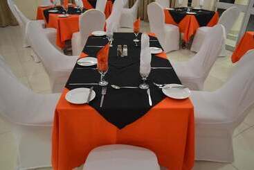 Adansonia Hotel Maun