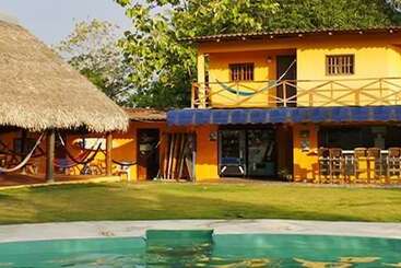 هاستل Riomar Surf Camp