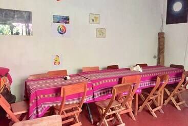 مبيت وإفطار Full Moon Ecolodge