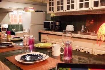 Hostal Red Line