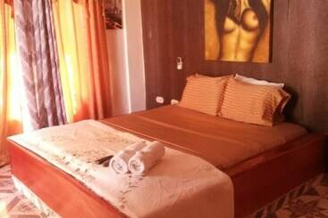 Hostal Red Line