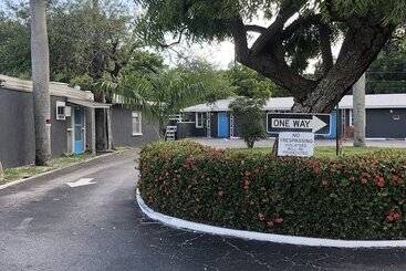 هتل Bay Breeze Inn Bradenton Downtown