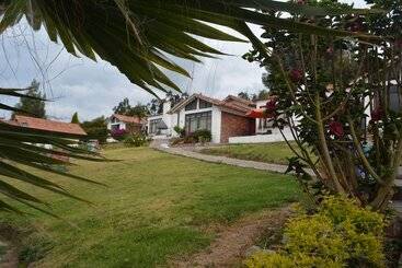 هتل Cabañas San Cayetano