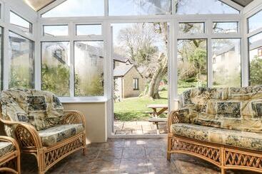 Oak Cottage