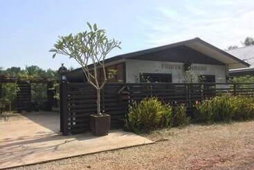 膳宿费 Kelulut Lodge
