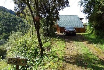 קוטג'' Quetzal Valley Cabins