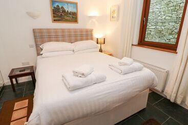 White Lodge Apartment