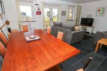 White Lodge Apartment