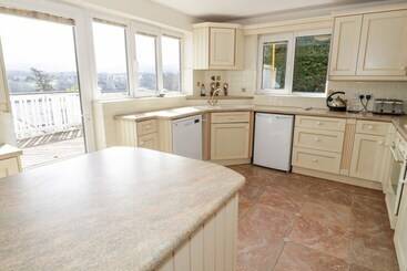 11 Glyn Garth Mews