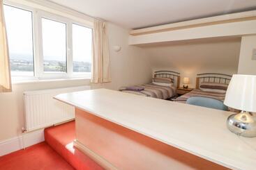 11 Glyn Garth Mews
