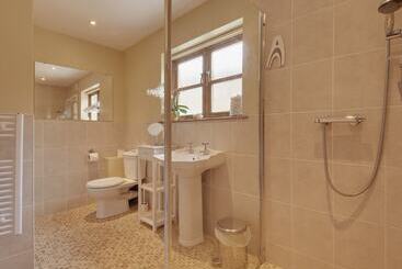 2 Shippen Cottages