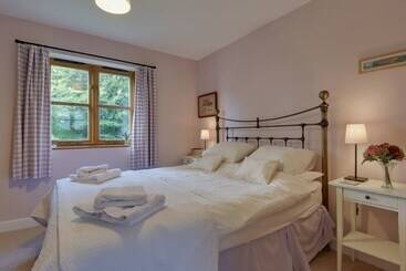 2 Shippen Cottages