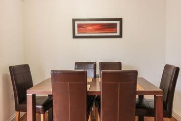 4 Bredon Court