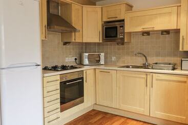 4 Bredon Court