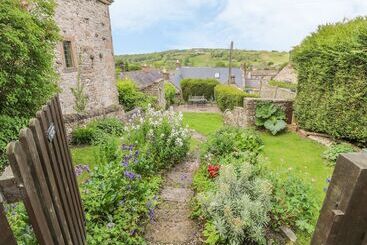 Holly Cottage